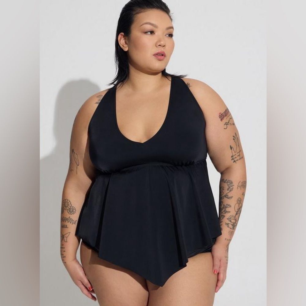 TORRID Solid Black Wireless V-Neck Tankini Swim Top Sz 0 L/12 Whimsigoth